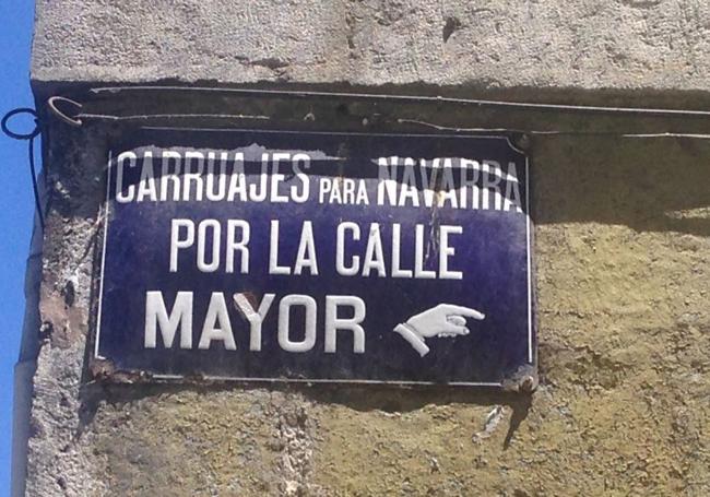 Placa en una calle de Tolosa.