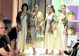 Moda local. Una veintena de comercios donostiarras mostró sus propuestas para la primavera/verano.