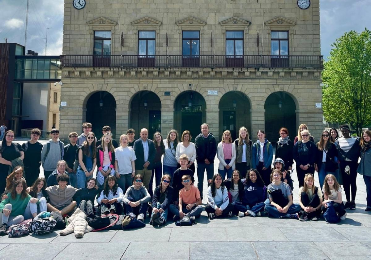 Estudiantes de Tallín visitan el Ayuntamiento