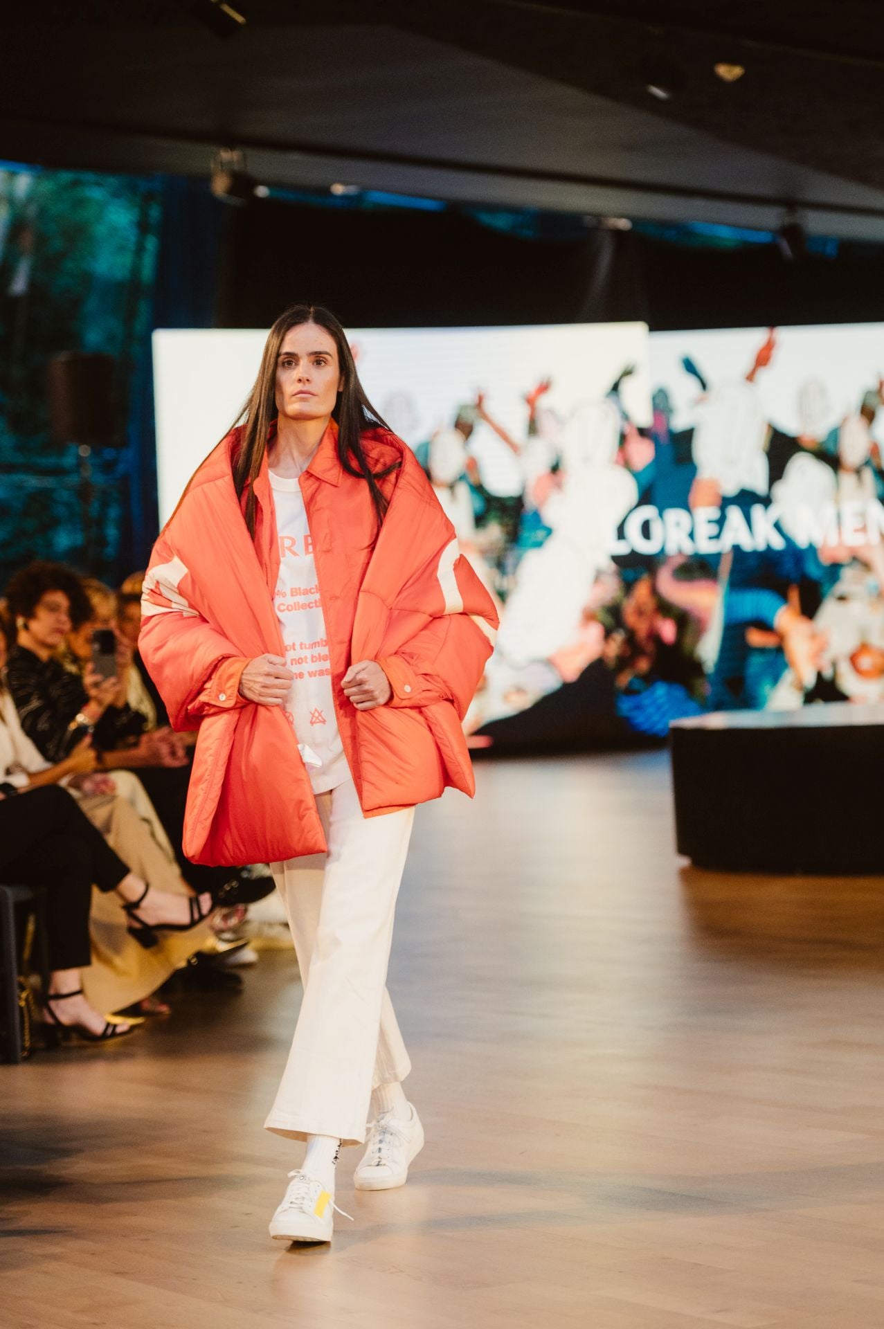 El desfile 30 aniversario de Loreak Mendian