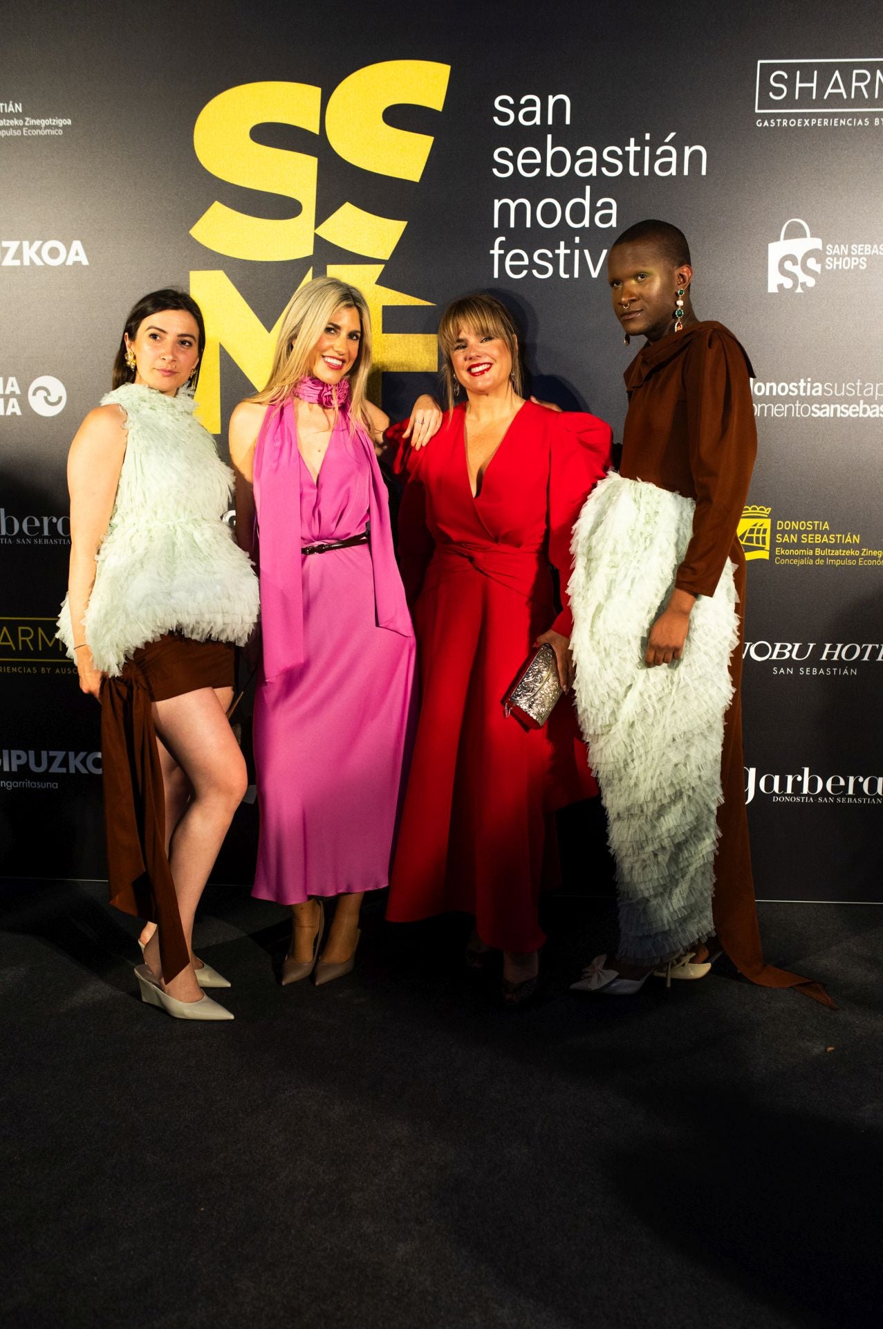 Diversión en el photocall de Loreak Mendian