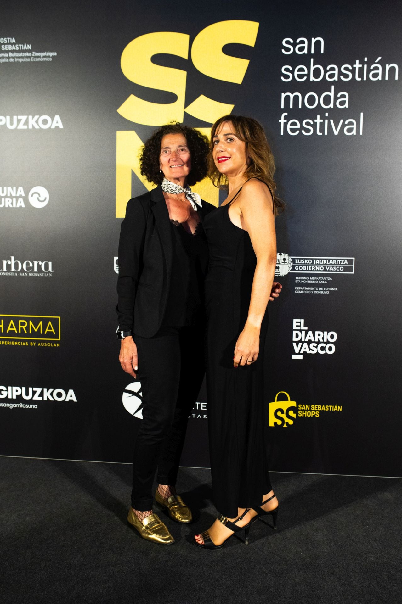 Diversión en el photocall de Loreak Mendian