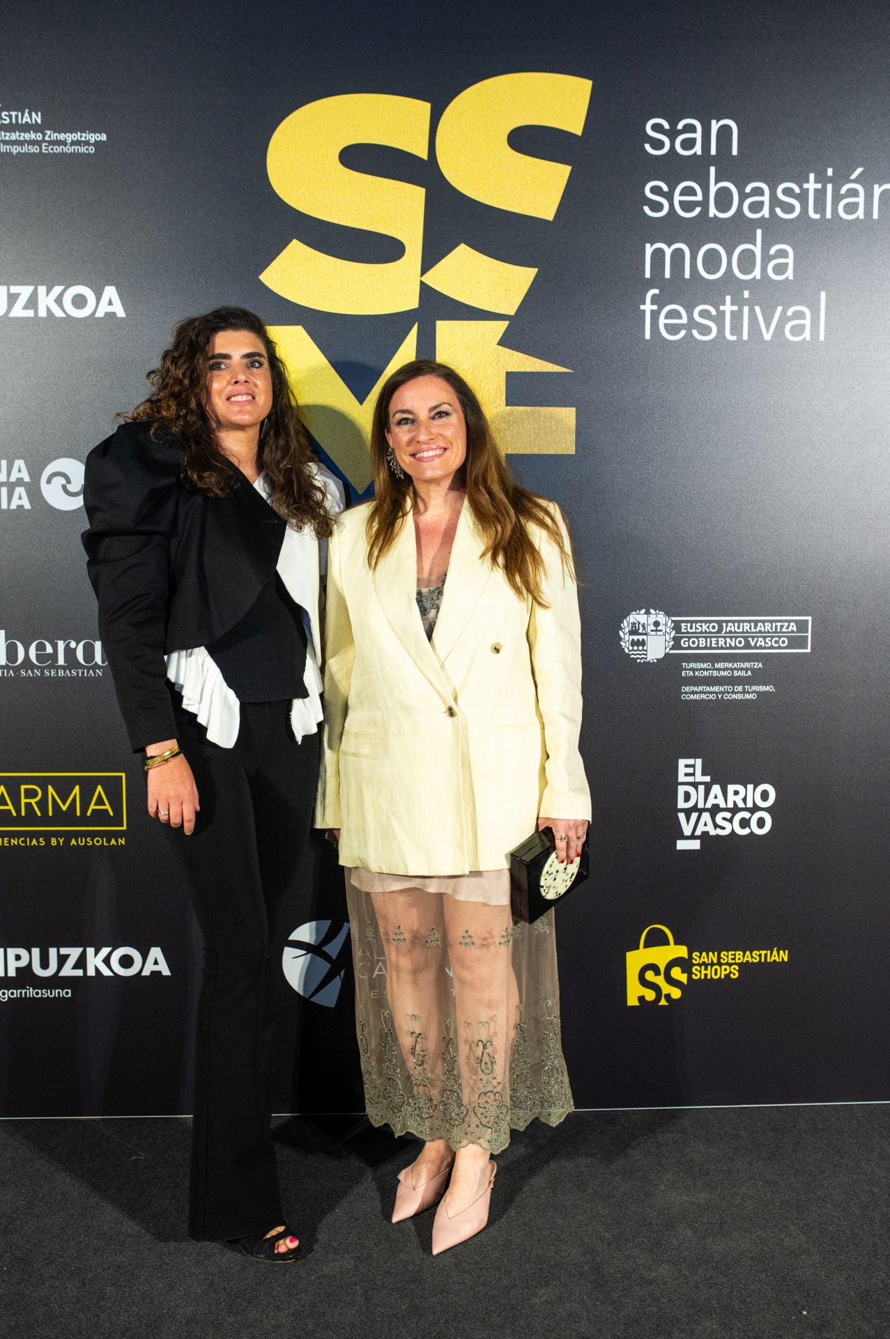 Diversión en el photocall de Loreak Mendian