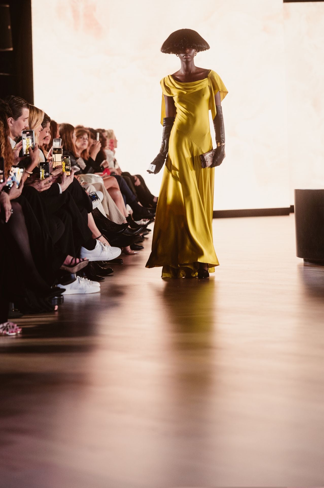 Ze García deslumbra en Balenciaga