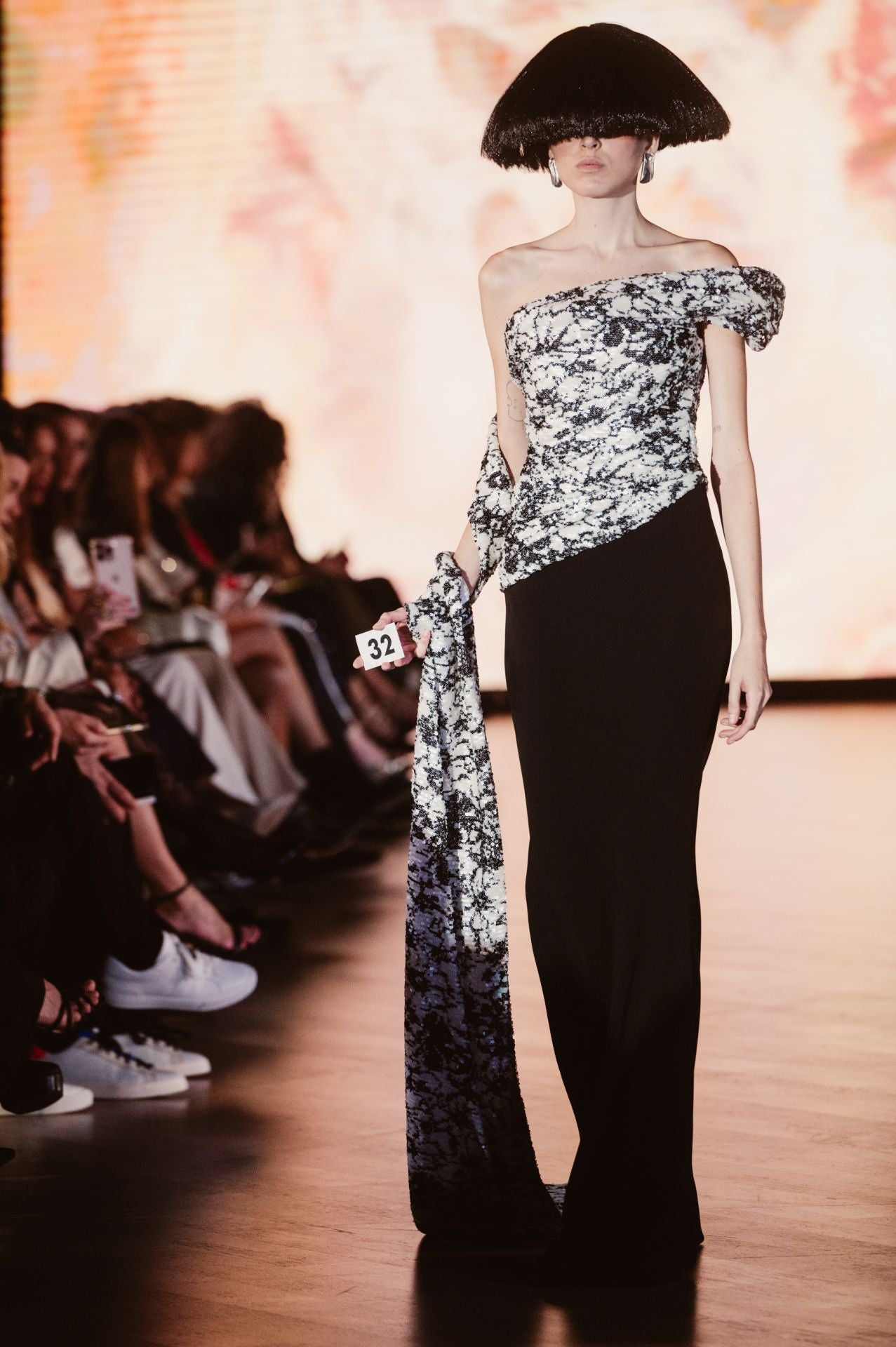 Ze García deslumbra en Balenciaga