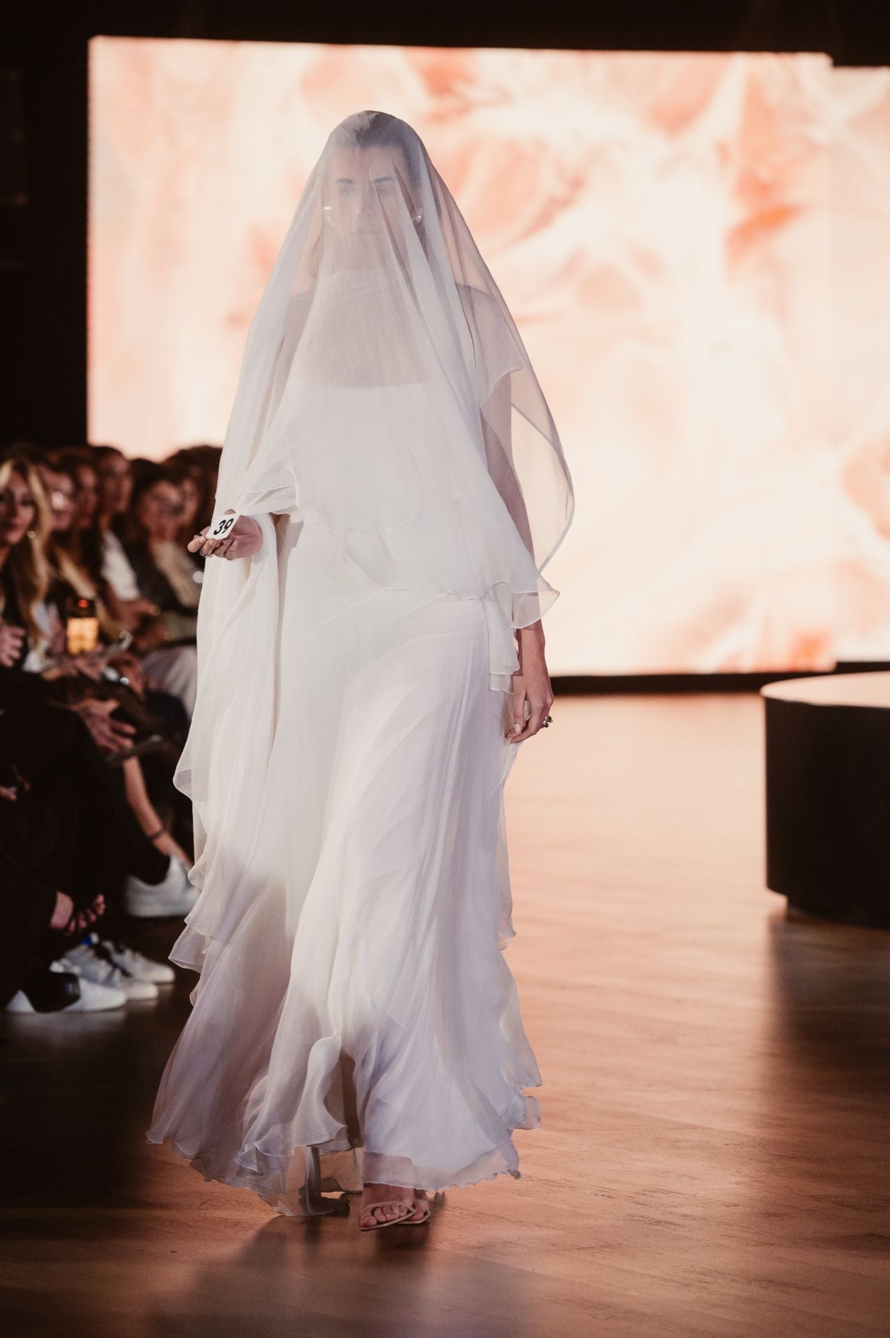 Ze García deslumbra en Balenciaga