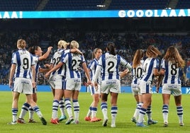 Las realistas celebran un gol esta temporada en el Reale Arena.