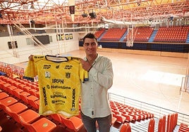 Peciña, con la camiseta que vestirá