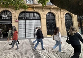 La nueva dirección ya ha renovado el letrero del bar-sala de la calle Reina Regente.
