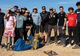 Los alummnos de UGLE durante su gran aventura en el desierto.