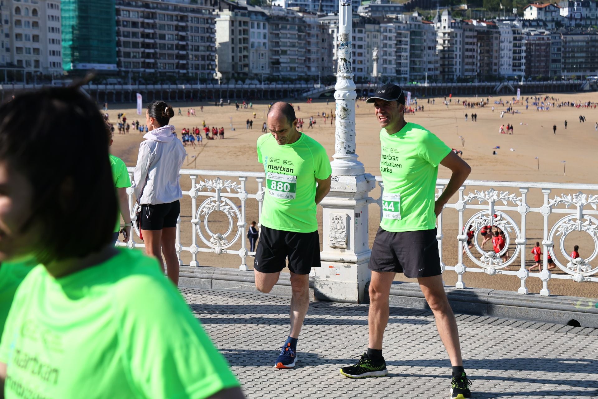 Una marea verde en Donostia contra el cáncer