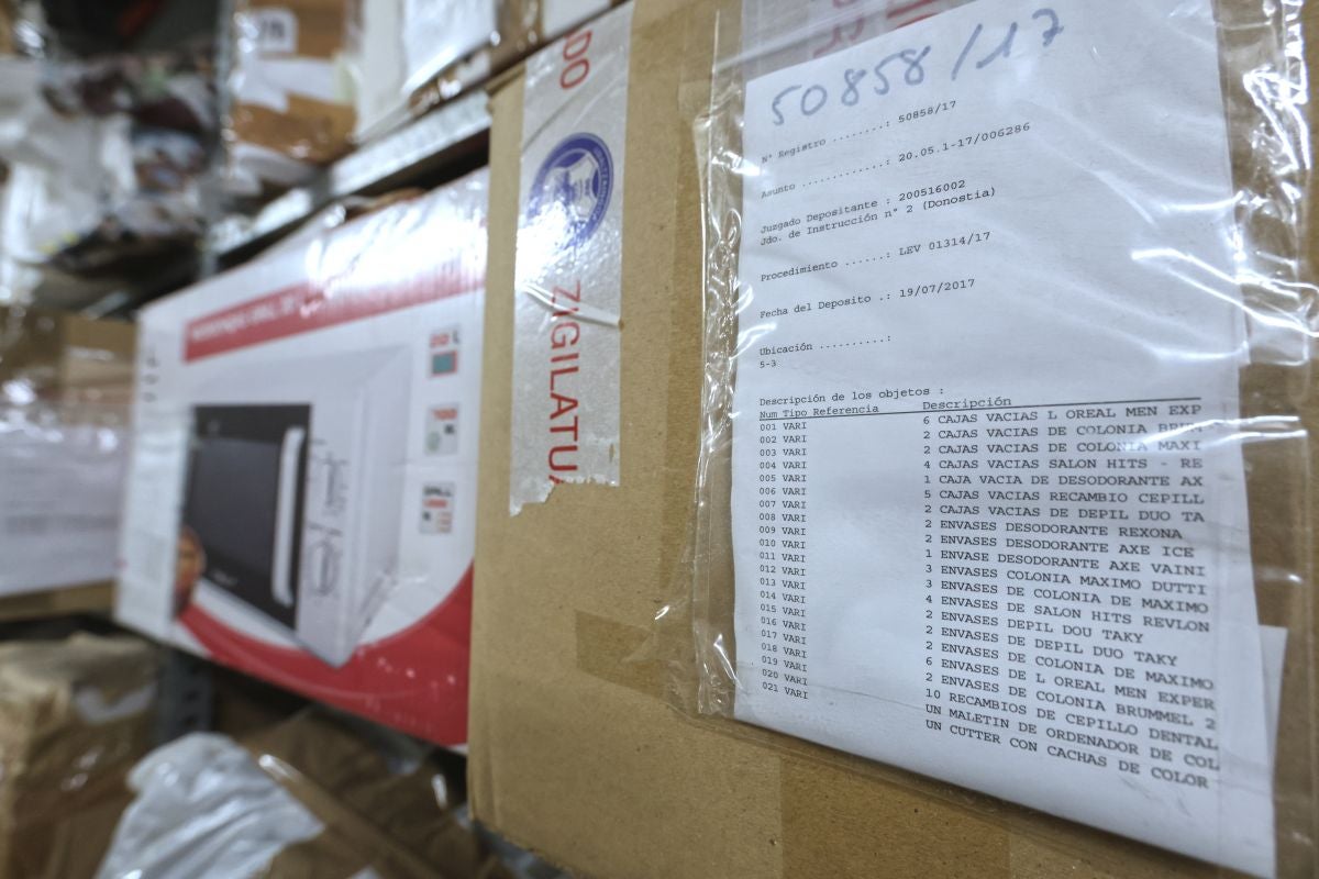 Así son por dentro los juzgados: calabozos, salas de pruebas…