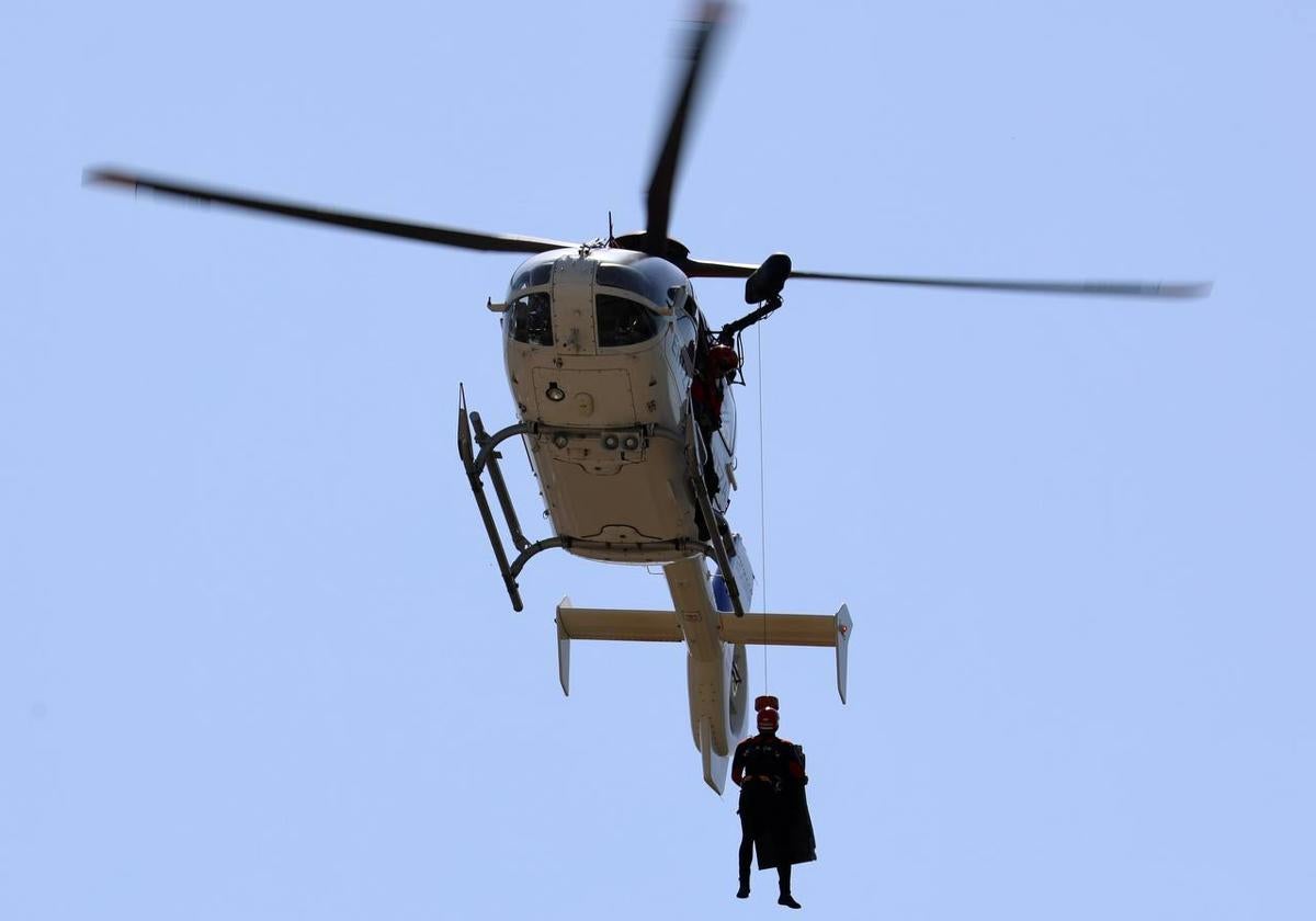 Rescatado en helicóptero un montañero de 62 años tras sufrir una caída en Udalatx