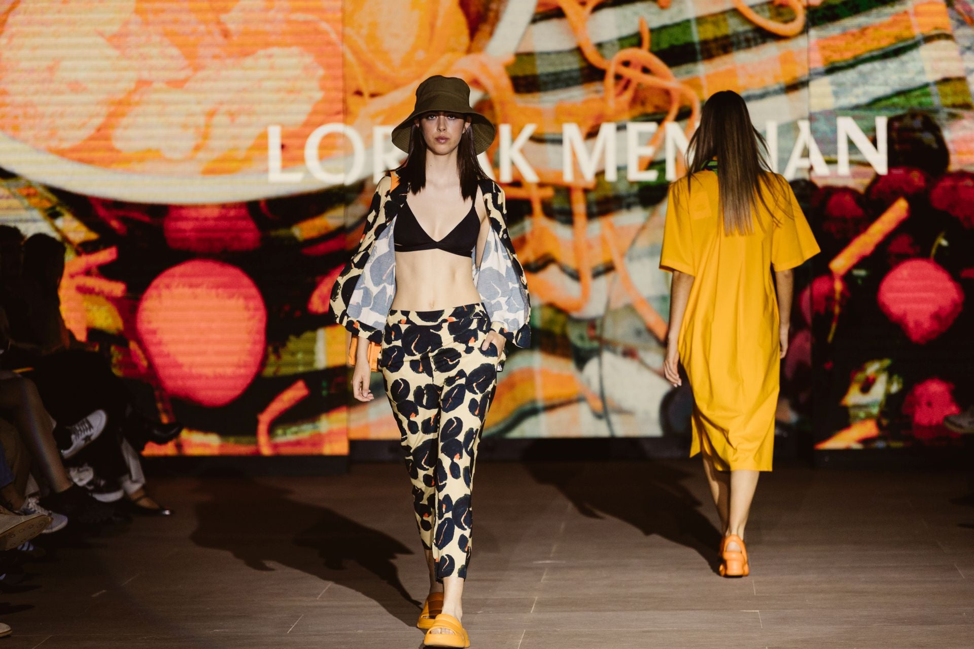 Las imágenes del desfile de Loreak Mendian en San Telmo