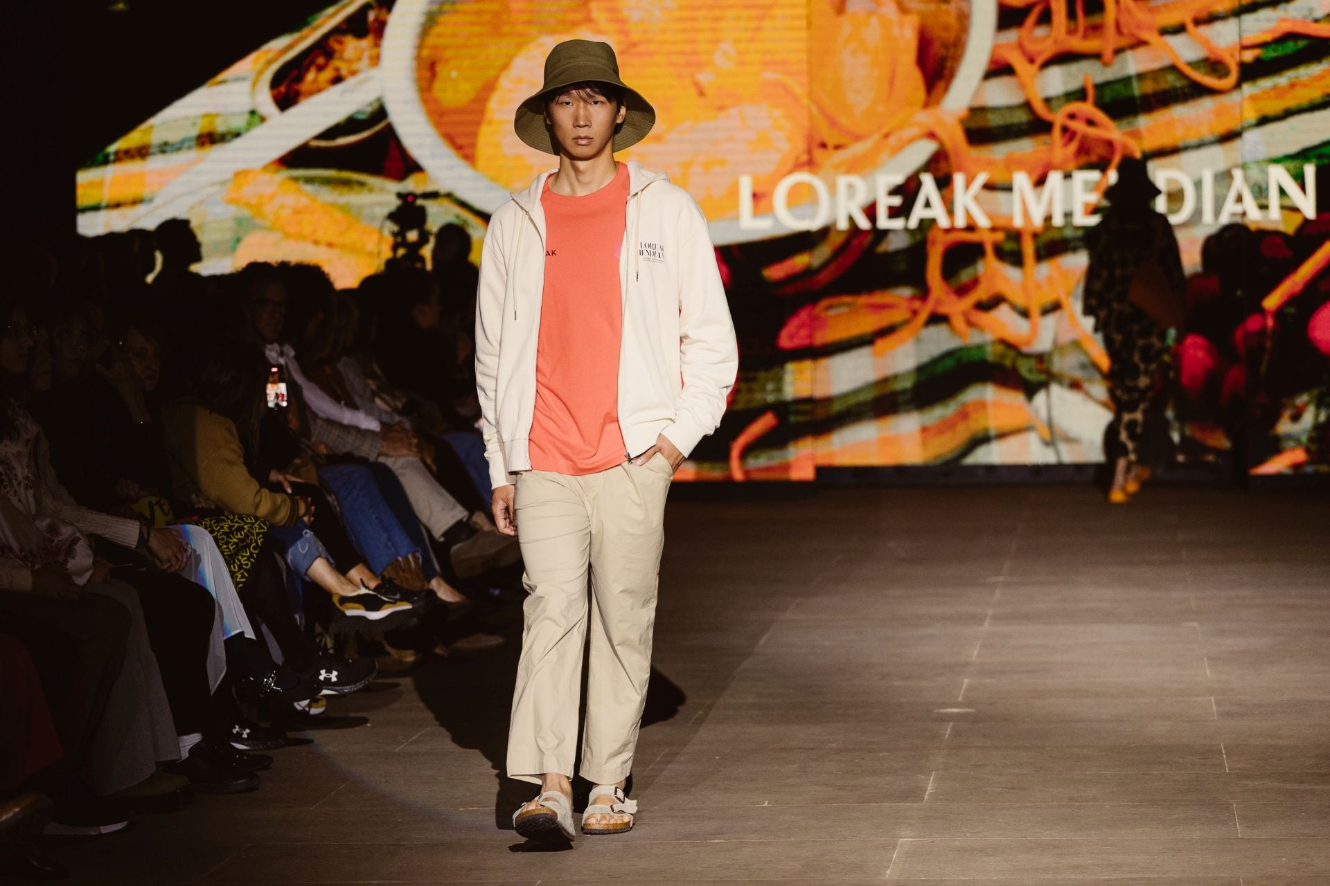 Las imágenes del desfile de Loreak Mendian en San Telmo