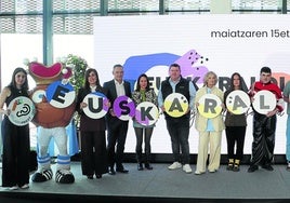 Enbaxadoreak. Donostiako Euskaraldiko 11enbaxadoreak Tabakaleran, aurkezpenarenegunean.