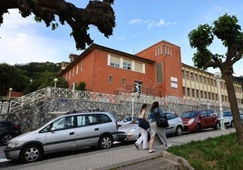 Edificio del instituto Bilintx en la calle Zemoria, donde se construirá la nueva haurreskola.