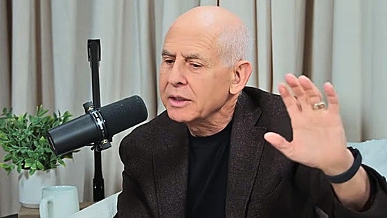 Los tres ejercicios para fomentar la felicidad y ganar distancia sobre el ruido mental que propone Daniel Amen