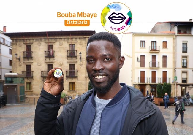Bouba Mbaye Zarautzera iritsi eta berehala hasi zen euskara ikasten.