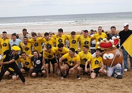 Latz Taberna taldea txapelketako Koparekin eta Txurdinekin garaipena ospatzen.