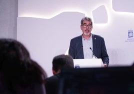 El alcalde de San Sebastián, Eneko Goia, durante la rueda de prensa de esta mañana.