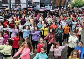 Elgoibartarrek Maalako parkean dantzan eman zioten ongietorria 2022an egin zen Euskaraldiaren hirugarren edizioari.