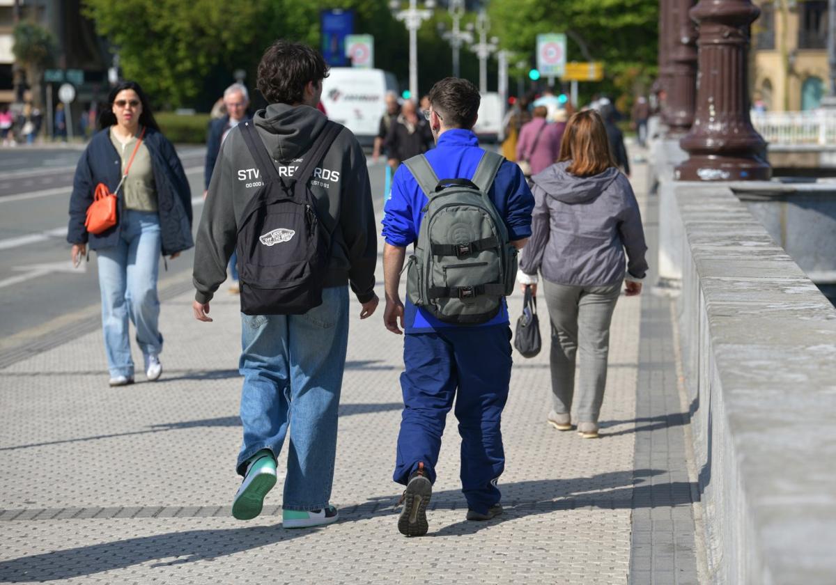 La emancipación y la paternidad lastran las expectativas de los jóvenes vascos