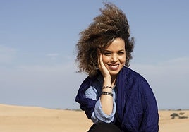 La periodista y escritora Ebbaba Hameida, en una imagen promocional.