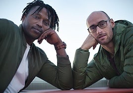 Ibrahima Balde junto a Amets Arzallus.