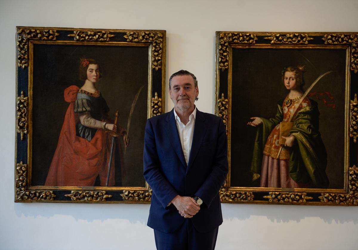 Miguel Zugaza, entre dos obras de Zurbarán en el Bellas Artes de Bilbao.
