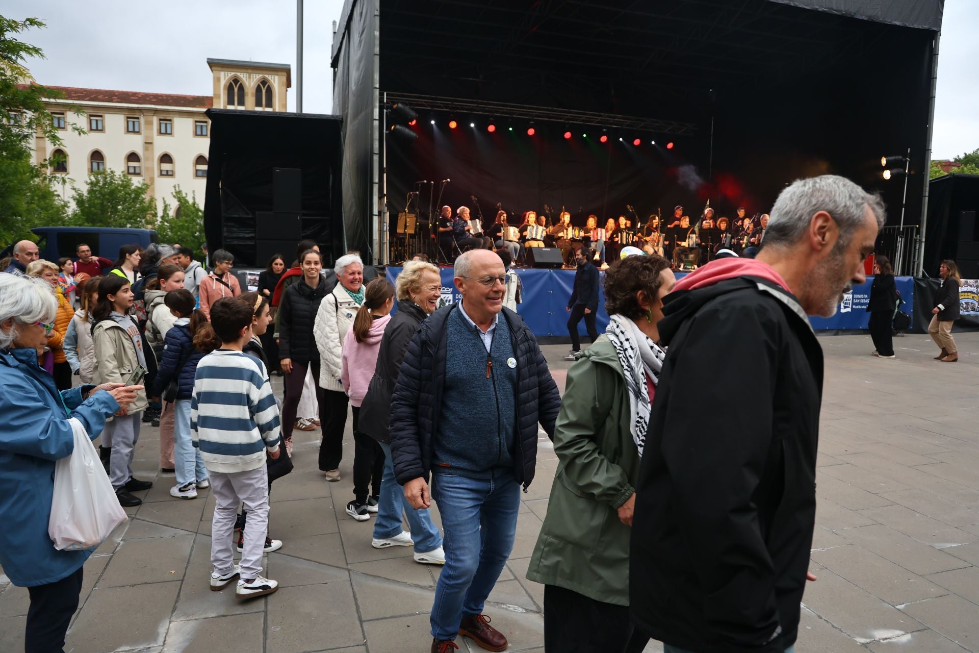 Festa giroan hasi da Donostian Euskaraldia