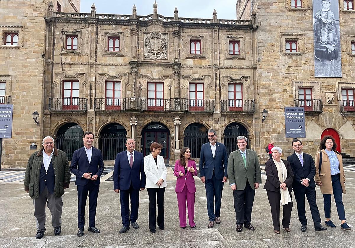 Eneko Goia, con otros alcaldes de la red Atlantic Cities, este jueves en Gijón