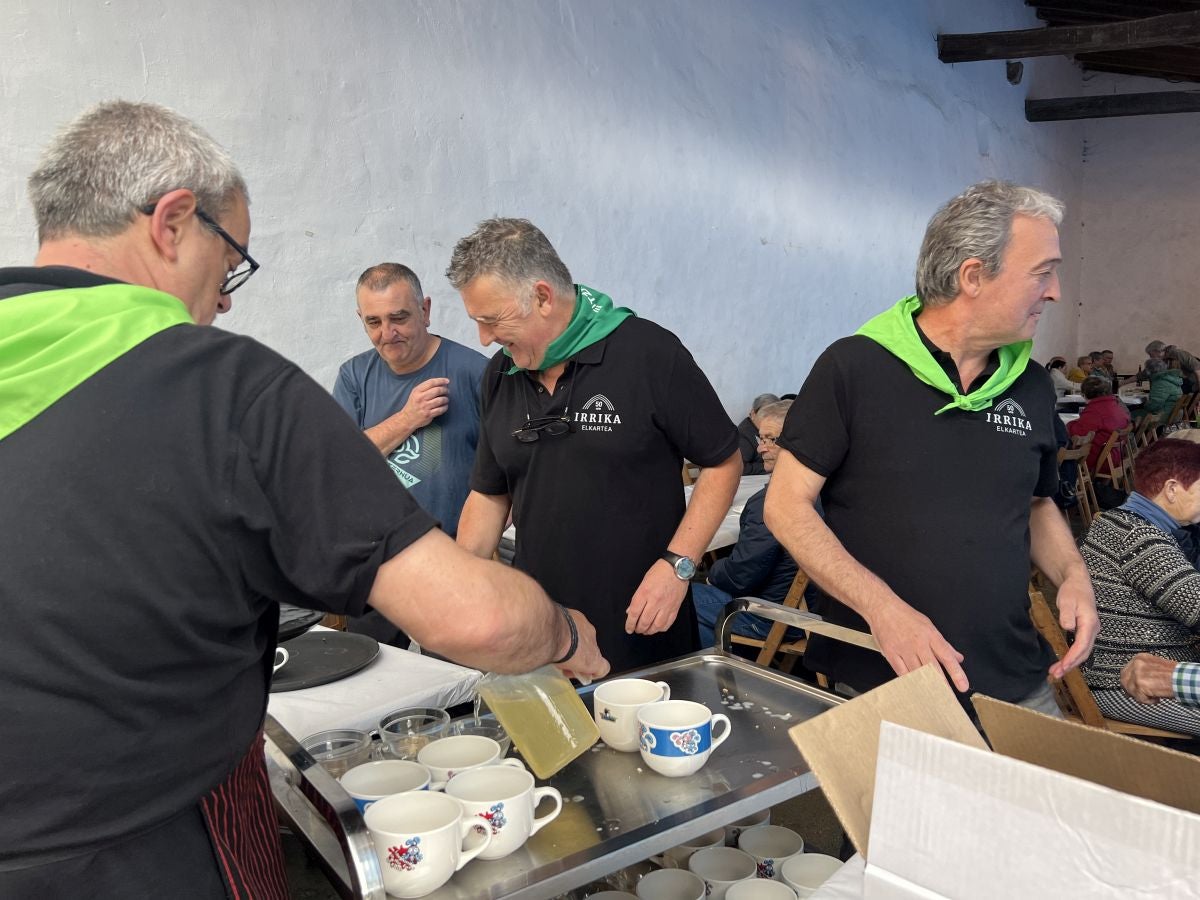 Los mayores protagonizan las primeras horas festivas en Eitza