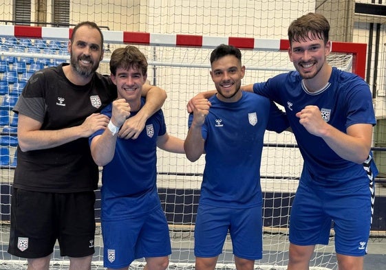 Iker Serrano, Xabi Barreto, Ander Torriko y Julen Urruzola durante un entrenamiento con el Eón Alicante preparando el partido de este sábado en Burgos.