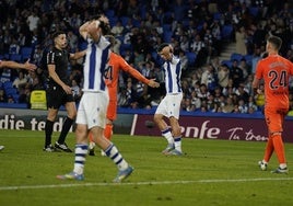 Marín y Javi López se llevan las manos a la cabeza tras una oportunidad fallada ante el Celta