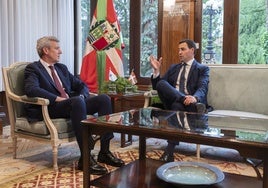 El presidente de la Xunta de Galicia, Alfonso Rueda, y el lehendakari Imanol Pradales ayer en Ajuria Enea.