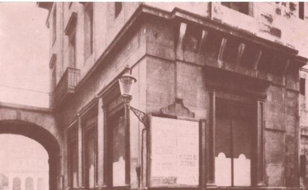 El primer local del Monte de Piedad estaba en una esquina de la Plaza de la Constitución
