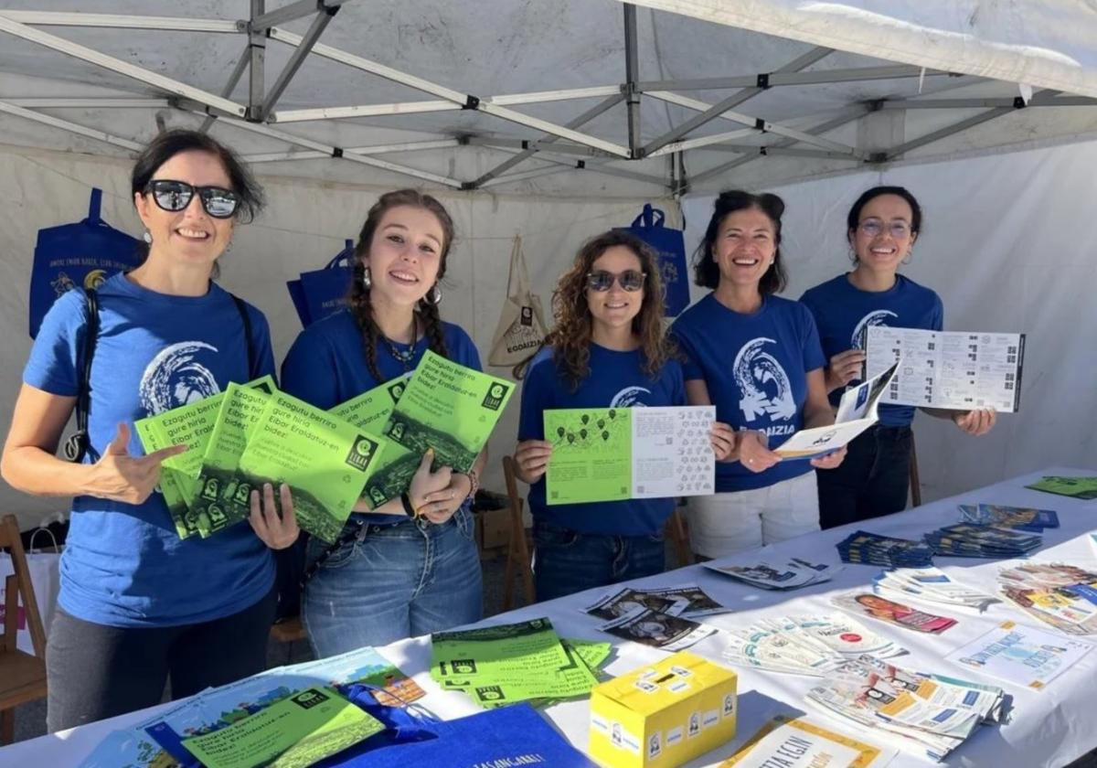 La feria de comercio justo dará inicio este sábado a la celebración del 25 aniversario de Egoaizia