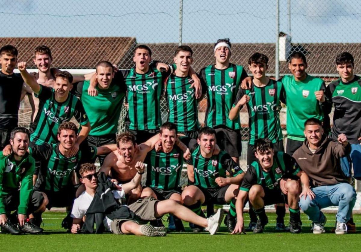 Los jugadores del 'Sora' posan tras la importante victoria que consiguieron hace unas semanas en Segura.