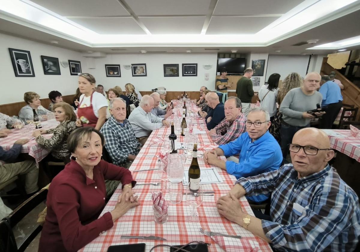 Más de un centenar de socios, amigos e invitados participaron en la jornada de la cocina riojana.