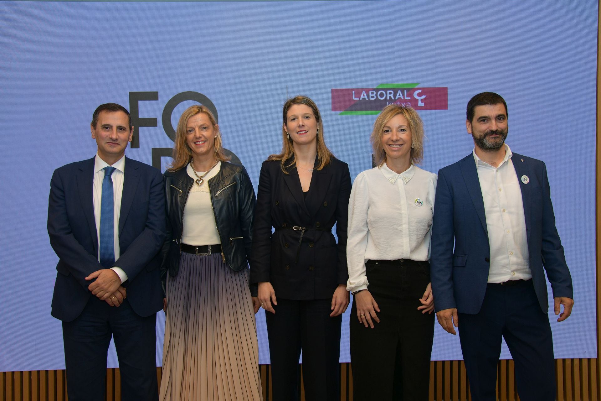 Javier Cortajarena (director comercial Laboral Kutxa), Nekane Navaskues (directora de banca privada de Laboral Kutxa), Kristina Turudic (directora zona de Donostialdea Laboral Kutxa), Karmele Segura (responsable de comunicación) y Joxean Aparicio (director zona Goierri Laboral Kutxa).