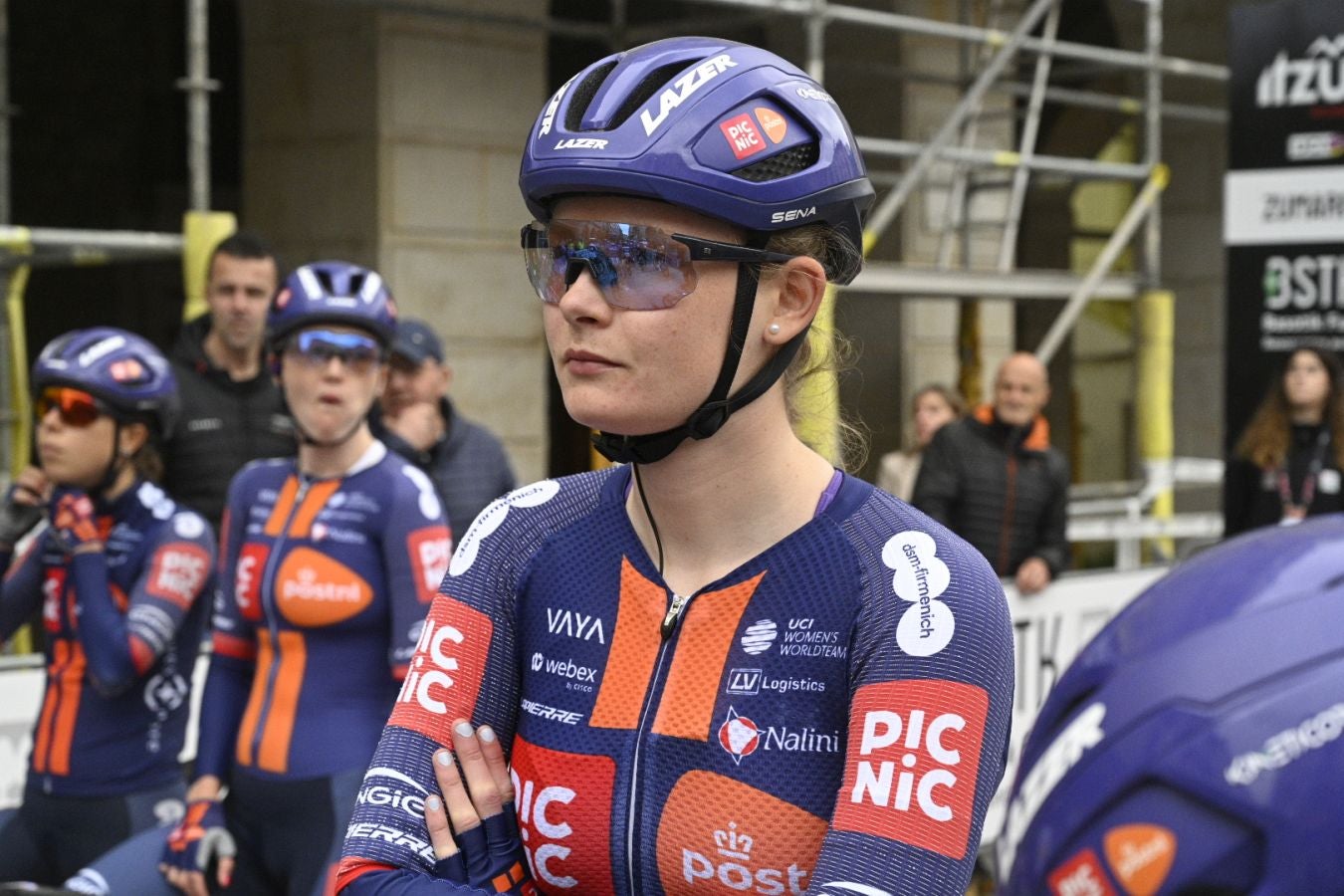 Enérgico impulso a la Itzulia Women en su salida de Zumarraga