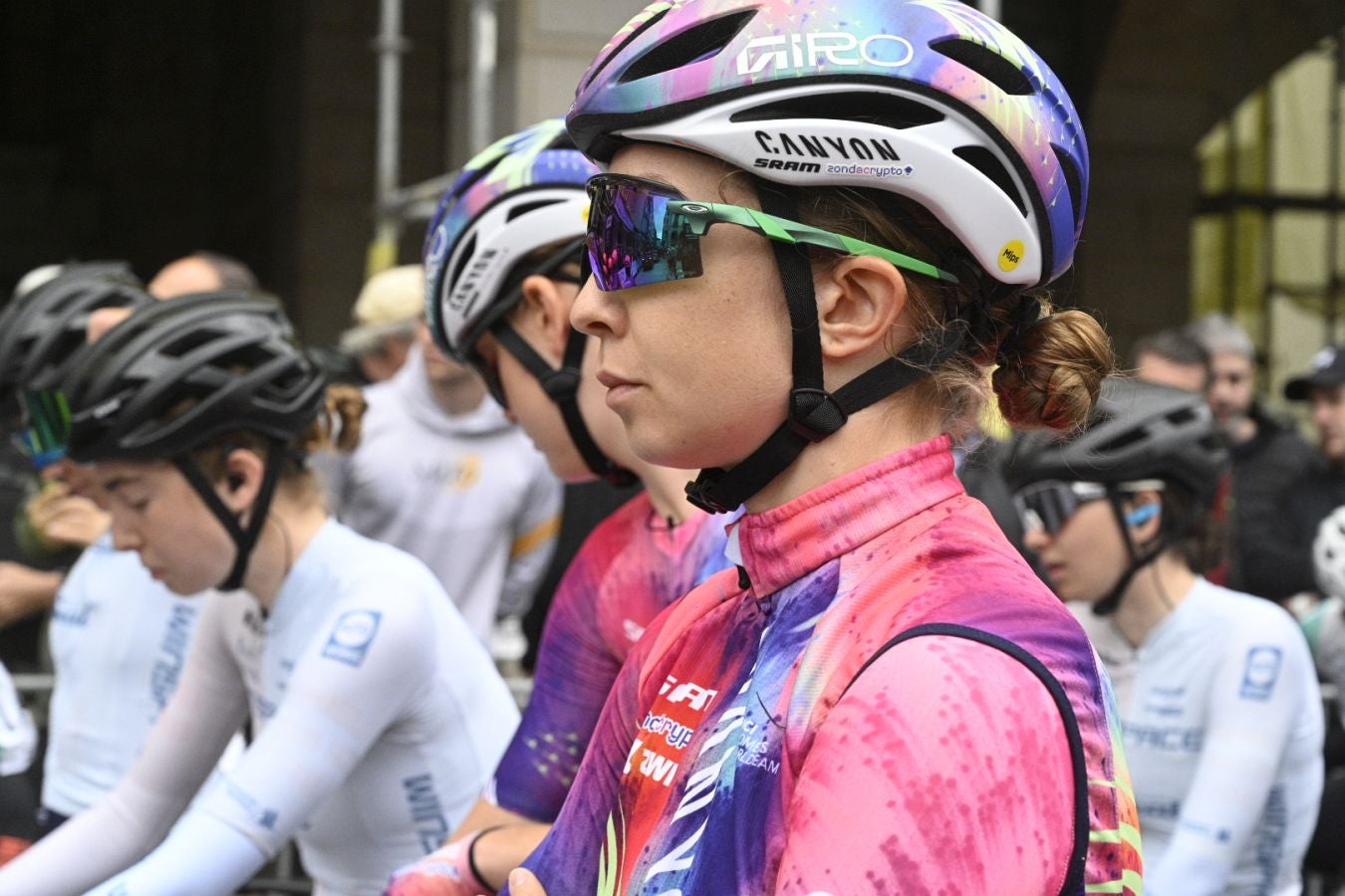 Enérgico impulso a la Itzulia Women en su salida de Zumarraga