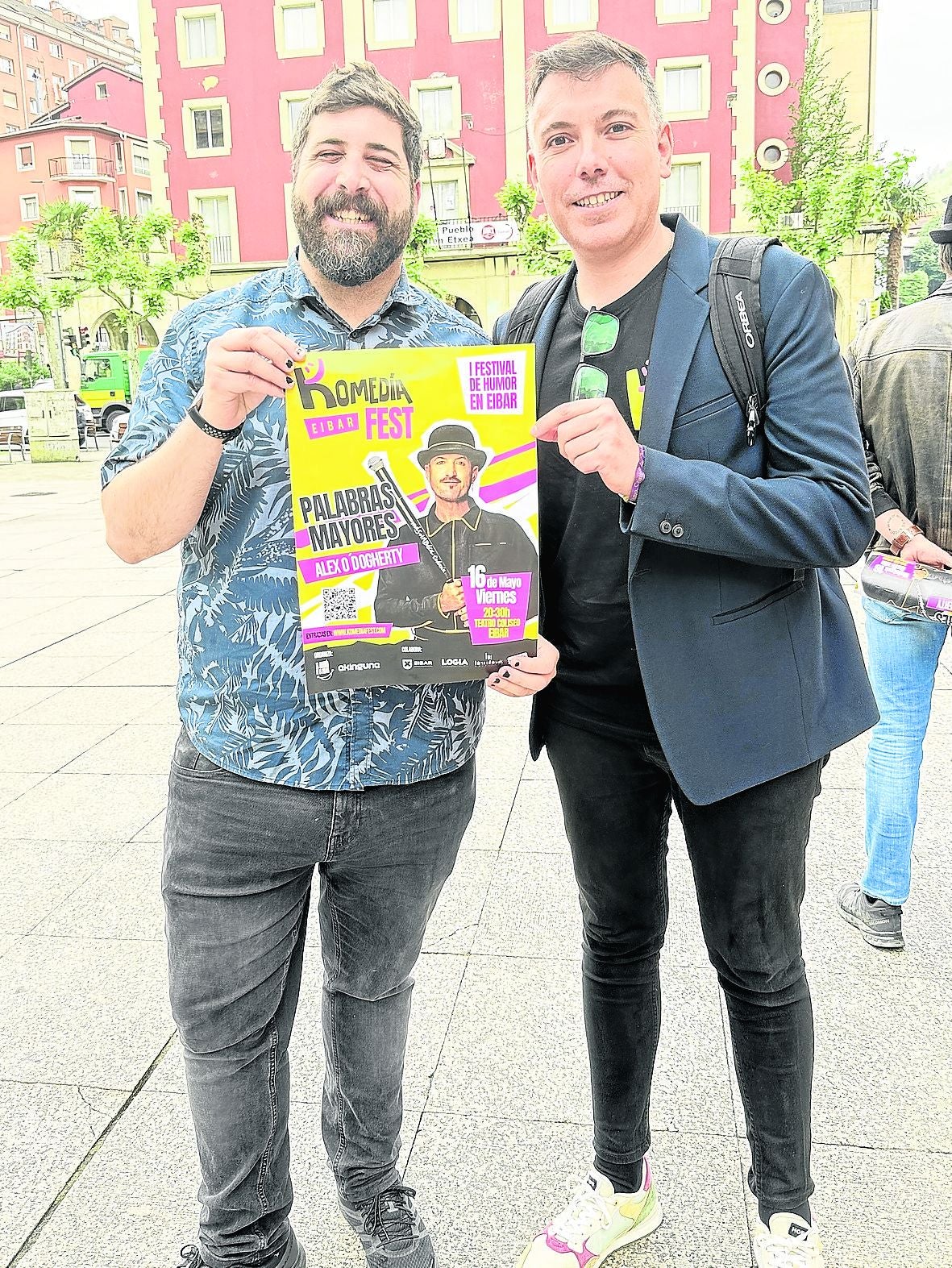 El edil de Cultura, Andoni Zabala, con el organizador, Natxo Prado.