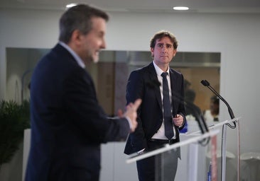 Josu Jon Imaz responde una de las preguntas del director de El Diario Vasco, David Taberna.