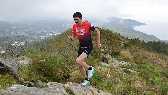 Ander Iñarra: «Mi objetivo en la Zegama Aizkorri es bajar mi marca de las 4 horas»