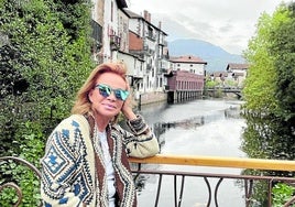 La actriz y cantante pasa largas temporadas en el valle del Baztán y es habitual verle pasear por Elizondo.
