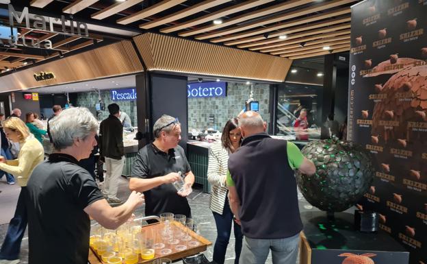 Reparto de sidra en San Martín.