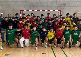 El equipo infantil del Eguzki en el triangular disputado en Vitoria.