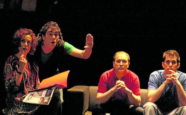 La formación representó en 2012/2013 'El chico de la última fila' de Juan Mayorga, que fue seleccionada por varios certámenes de teatro amateur.